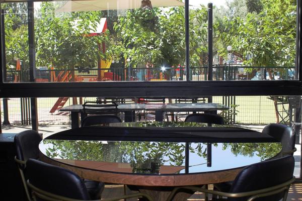 Saints Bar Pizza - Εναλλακτικοί Χώροι Δεξιώσεων - Etoimazogamo