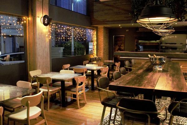 Saints Bar Pizza - Εναλλακτικοί Χώροι Δεξιώσεων - Etoimazogamo