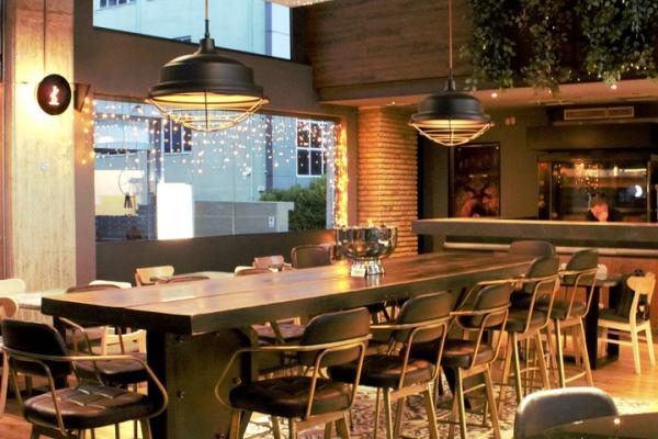 Saints Bar Pizza - Εναλλακτικοί Χώροι Δεξιώσεων - Etoimazogamo