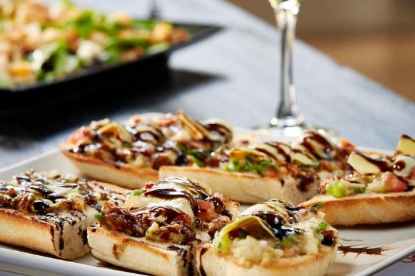 Saints Bar Pizza - Εναλλακτικοί Χώροι Δεξιώσεων - Etoimazogamo