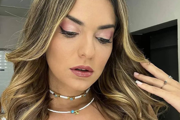 Βάσω Σταμπόλη Makeup Artist- Μακιγιάζ Γάμου- Λ΄ίστα