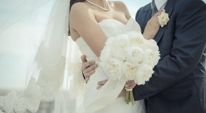 Στέφανα γάμου: Ο συμβολισμός τους και τι να διαλέξεις για τον γάμο σου